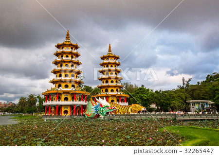 Taiwan Taiwan Kaohsiung Zuoying Lotus Pond Lake Asia Taiwan Kaohsiung Lake 32265447