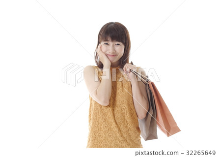 Women in shopping image Women in shopping image 32265649