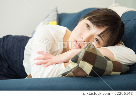 消極的年輕女士 32266148