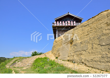 Ogino Castle West gate (Okayama prefecture general corporation city) Ogino Castle West gate (Okayama prefecture general corporation city) 32267377