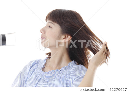 Women dry hair Women dry hair 32270627