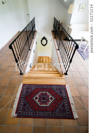 Stairs down 32271214