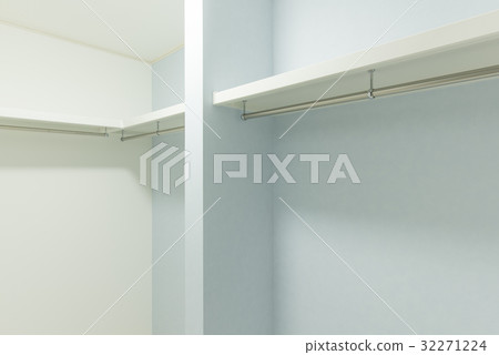 Newly constructed walking closet 32271224