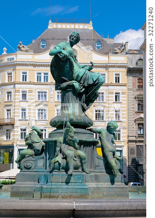 Donnerbrunnen Donnerbrunnen 32271240