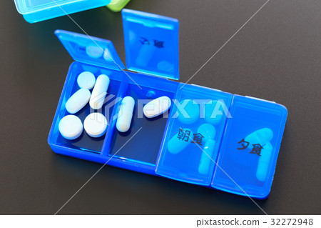Medical image pill case medication management accident prevention color ver 32272948