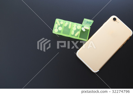 Medical image Pill case and medication management with smartphone application Color ver 32274796