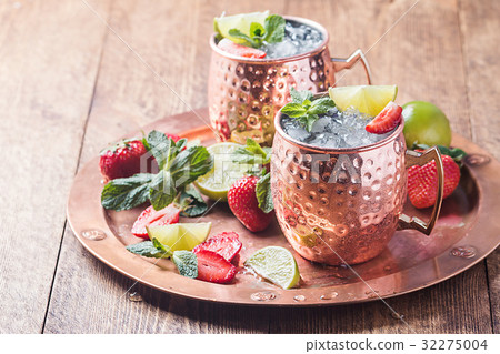Moscow mule cocktail 32275004
