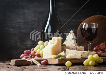 various types of cheese still life 32275091