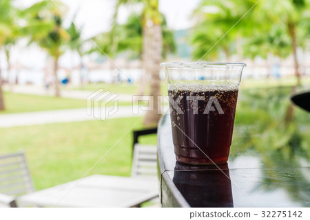 Cola or Cuba Libre cocktail 32275142