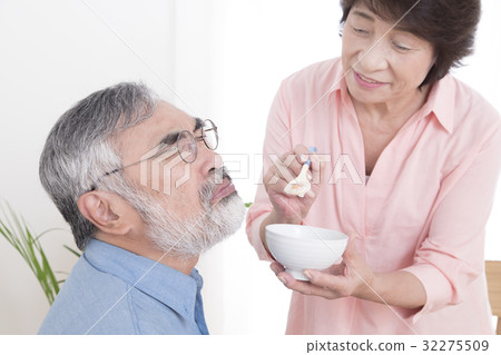 Caring image refused nursing care refusal meal assistance old age long-term care 32275509