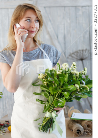Florist girl talking on phone 32277315