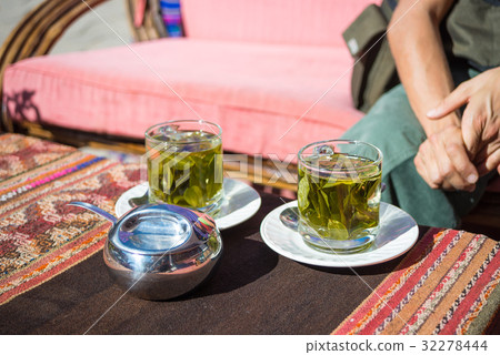 Tea cups with Coca leaves infusion 32278444