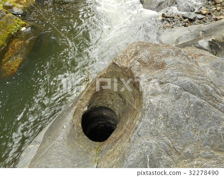 Toyama hill 32278490