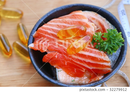 fish oil capsules with fresh 32279912