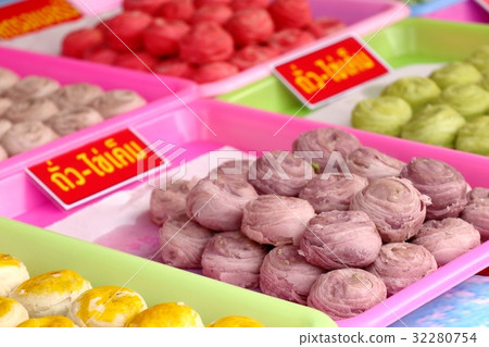 moon cake in the market 32280754