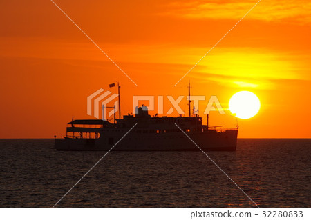 Sunset and Ship over the ocean in Sabah, Borneo Sunset and Ship over the ocean in Sabah, Borneo 32280833