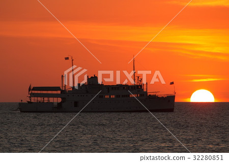 Sunset and Ship over the ocean in Sabah, Borneo Sunset and Ship over the ocean in Sabah, Borneo 32280851