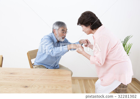 Nursing care image Rising assistance old age long-term care Nursing care image Rising assistance old age long-term care 32281302