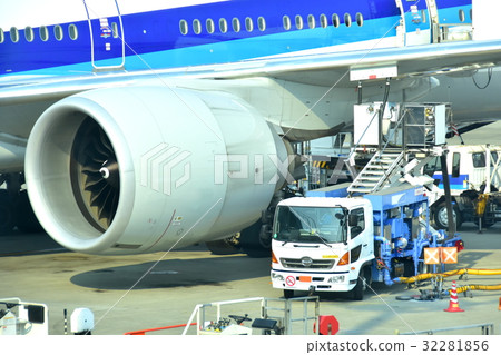 Hydrant refueling for passenger aircraft 32281856