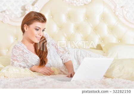 young woman with laptop 32282150