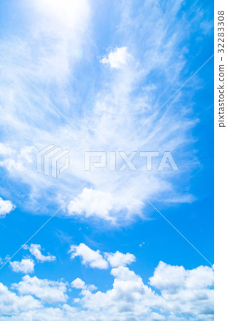 A midsummer sky Plum period sunny clouds Copy space Wide copy space General-purpose sky A midsummer sky Plum period sunny clouds Copy space Wide copy space General-purpose sky 32283308
