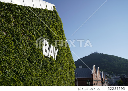 Hakodate Kanamori Red Brick Warehouse and Hakodateyama 32283593