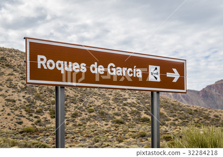 Roques de Garcia road sign 32284218