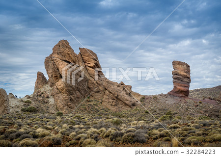 Roques de Garcia volcanic rocks landscape 32284223