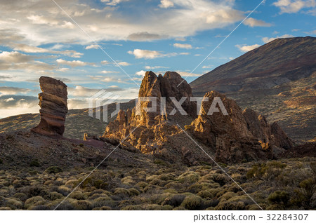 El Roques de Garcia rocks at susnet El Roques de Garcia rocks at susnet 32284307