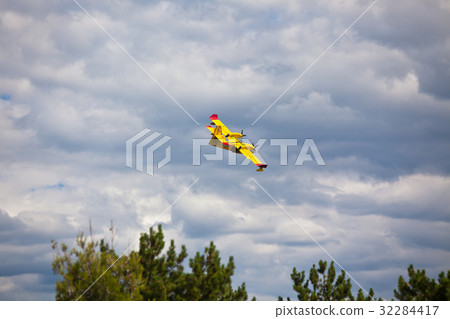 Firefighting plane in the air Firefighting plane in the air 32284417