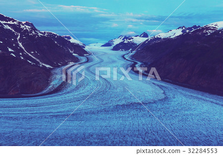 Salmon glacier Salmon glacier 32284553