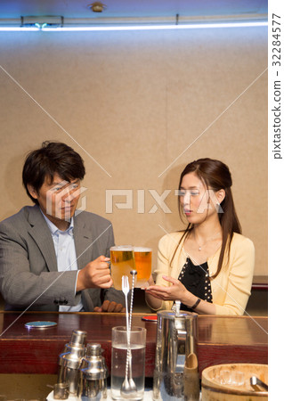 Two people toast 32284577