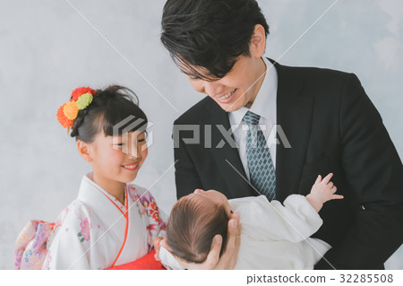 shrine visit, family, kimono 32285508