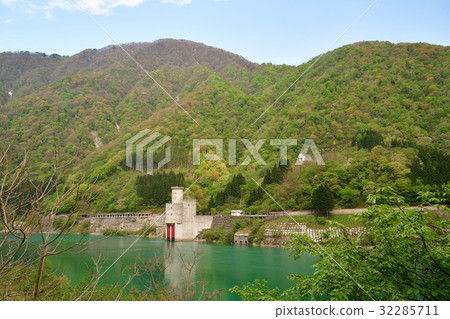 宇奈月大壩和立山山脈（富山） 32285711