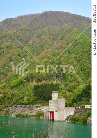 宇奈月大壩和立山山脈（富山） 32285712