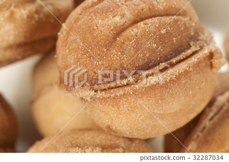 Cake "Nuts" with milk jam 32287034