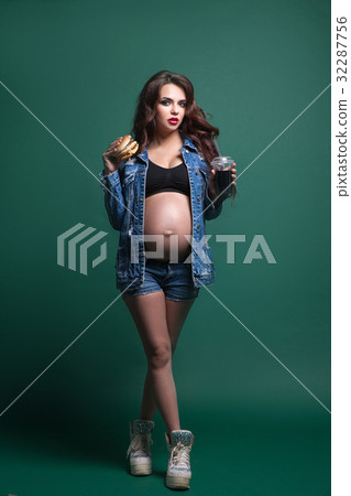 Pregnant woman with burger 32287756