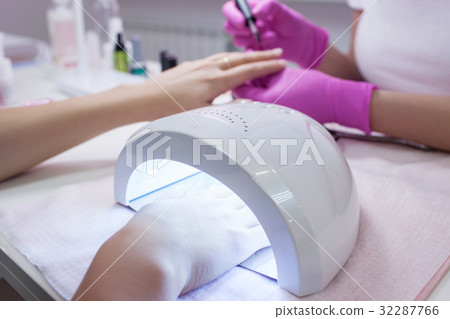 UV lamp gel polish manicure process 32287766