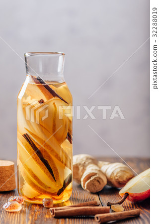 Water Flavored with Pear, Ginger and Cinnamon. 32288019
