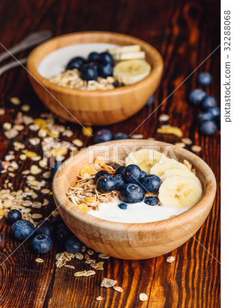 Breakfast with Granola, Banana and Blueberry. Breakfast with Granola, Banana and Blueberry. 32288068