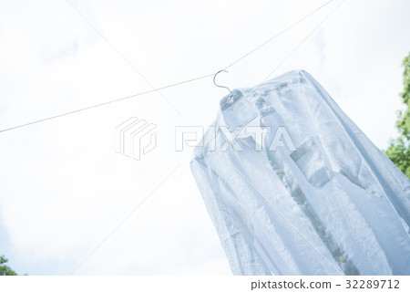 Blue sky and white shirt 32289712