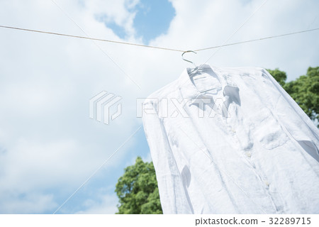 Blue sky and white shirt 32289715