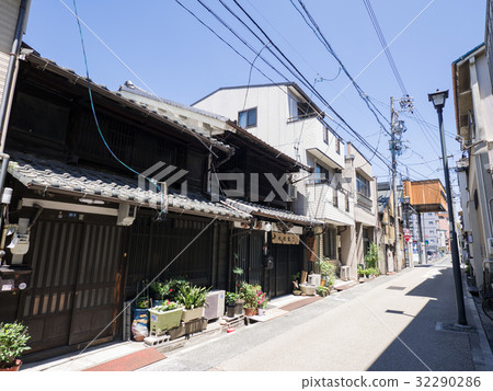 Nagoya City Nishi-ku Dogonji Temple Quadrail Road Old Street Ground Space 32290286