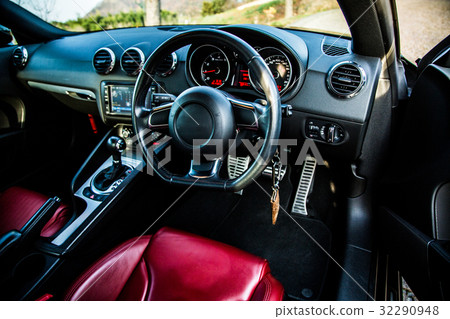 audi TT_ inside the car 32290948