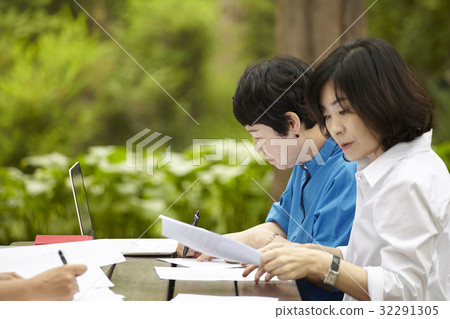 Girl, alumni Girl, alumni 32291305