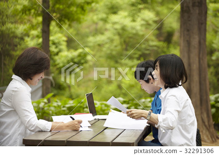 Girl, alumni Girl, alumni 32291306