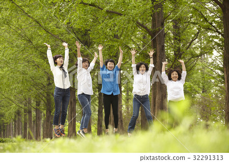 Girl, alumni 32291313