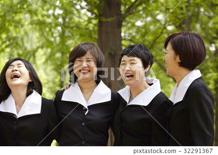 Girl, alumni Girl, alumni 32291367