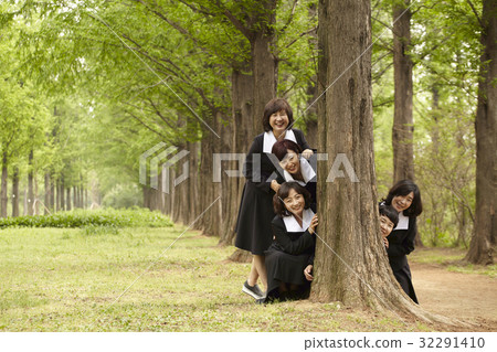 Girl, alumni 32291410