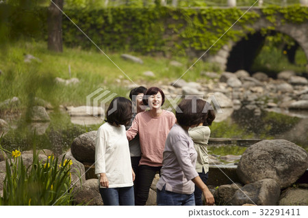 Girl, alumni 32291411